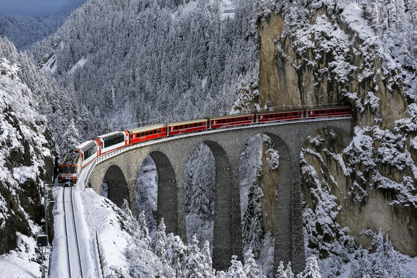 Leia mais sobre o artigo Bernina Express: um passeio de trem pelos Alpes